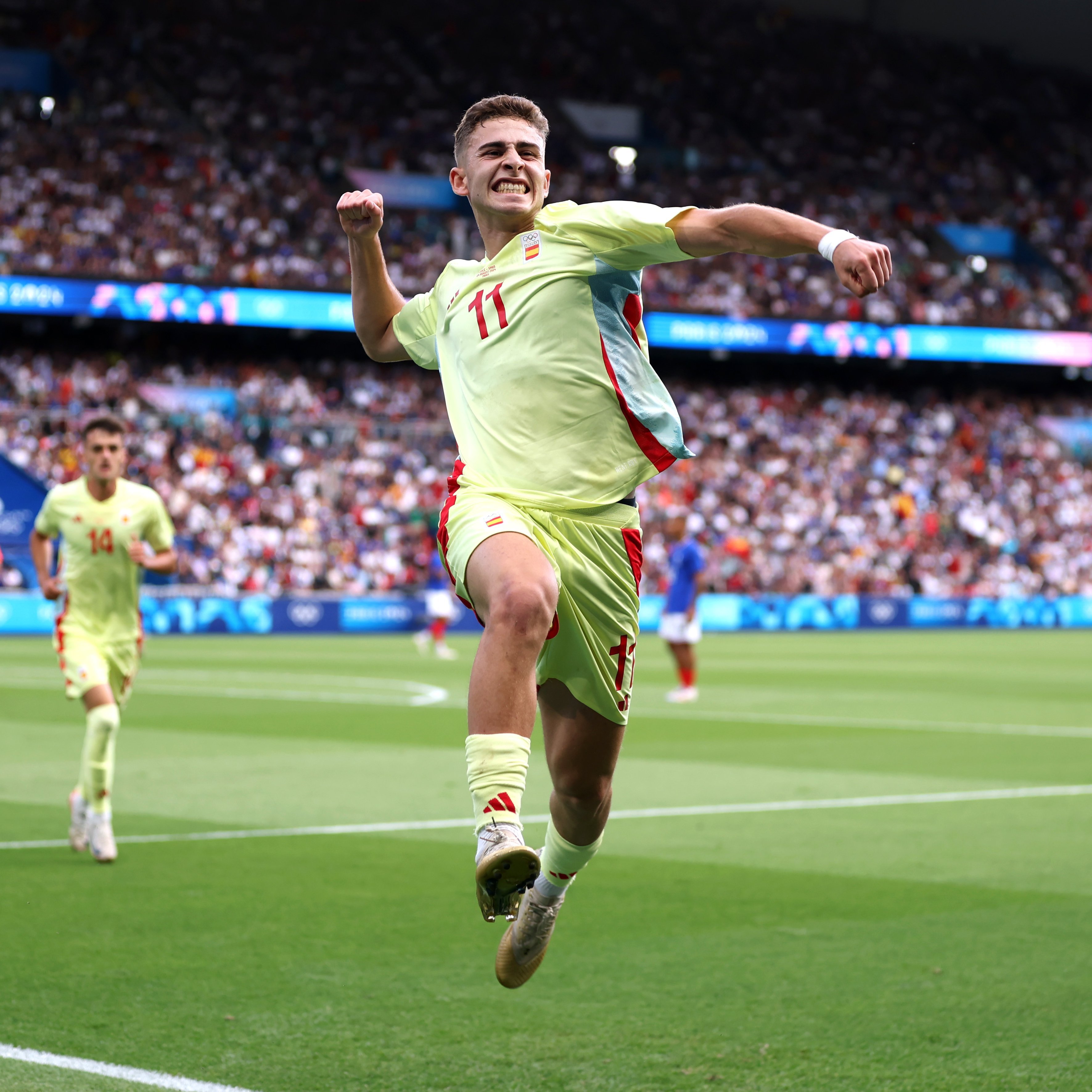 希腊轻取巴黎，阿圭罗点燃赛场的简单介绍