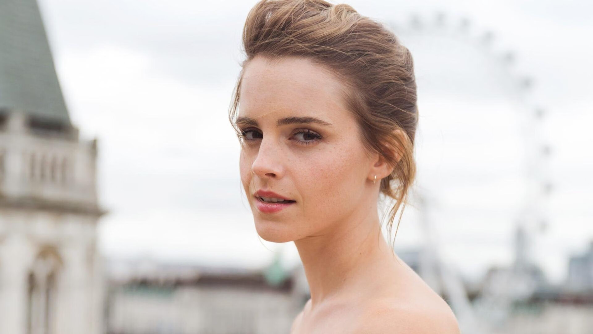 银浪焚风，当梅赛德斯横扫的红牛烟尘中，升起周冠宇的火焰