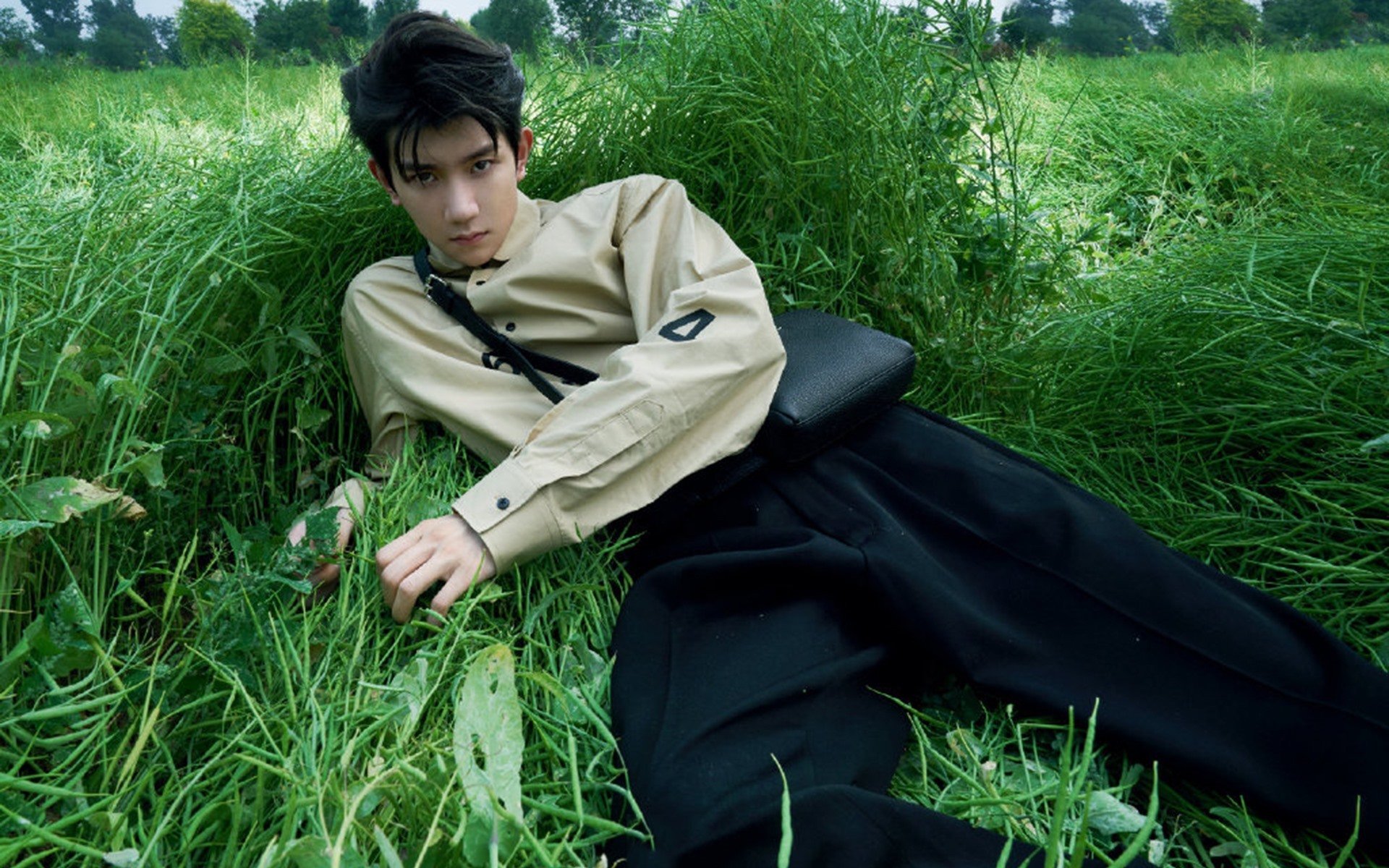 梦剧场闪电战！拉什福德半场双响摧毁悬念，利马终场头槌收割大黄蜂