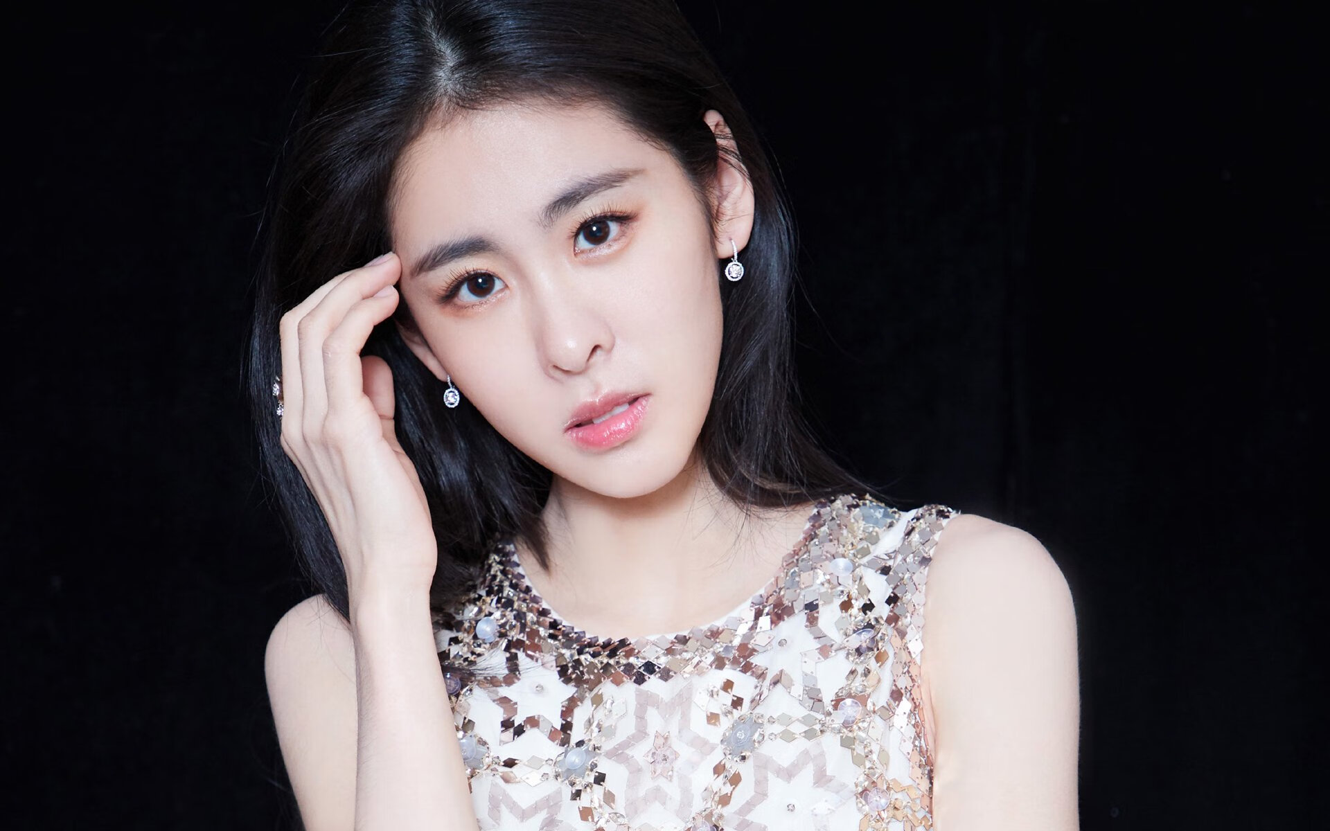 年度焦点战揭秘,莱比锡红牛淘汰赛过关,秘鲁神话终结