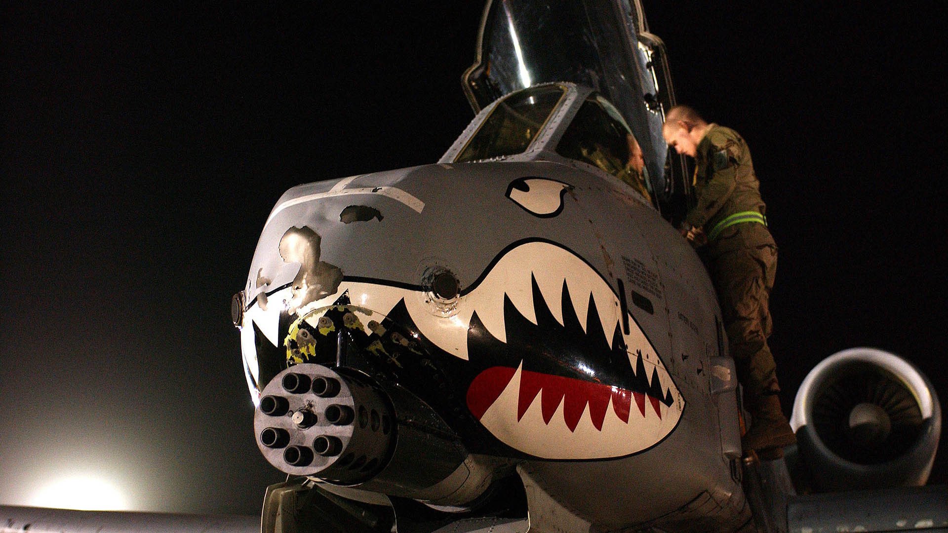 三分线外，黄喜灿的篮板球—当季后赛之夜与足球里程碑同频共振