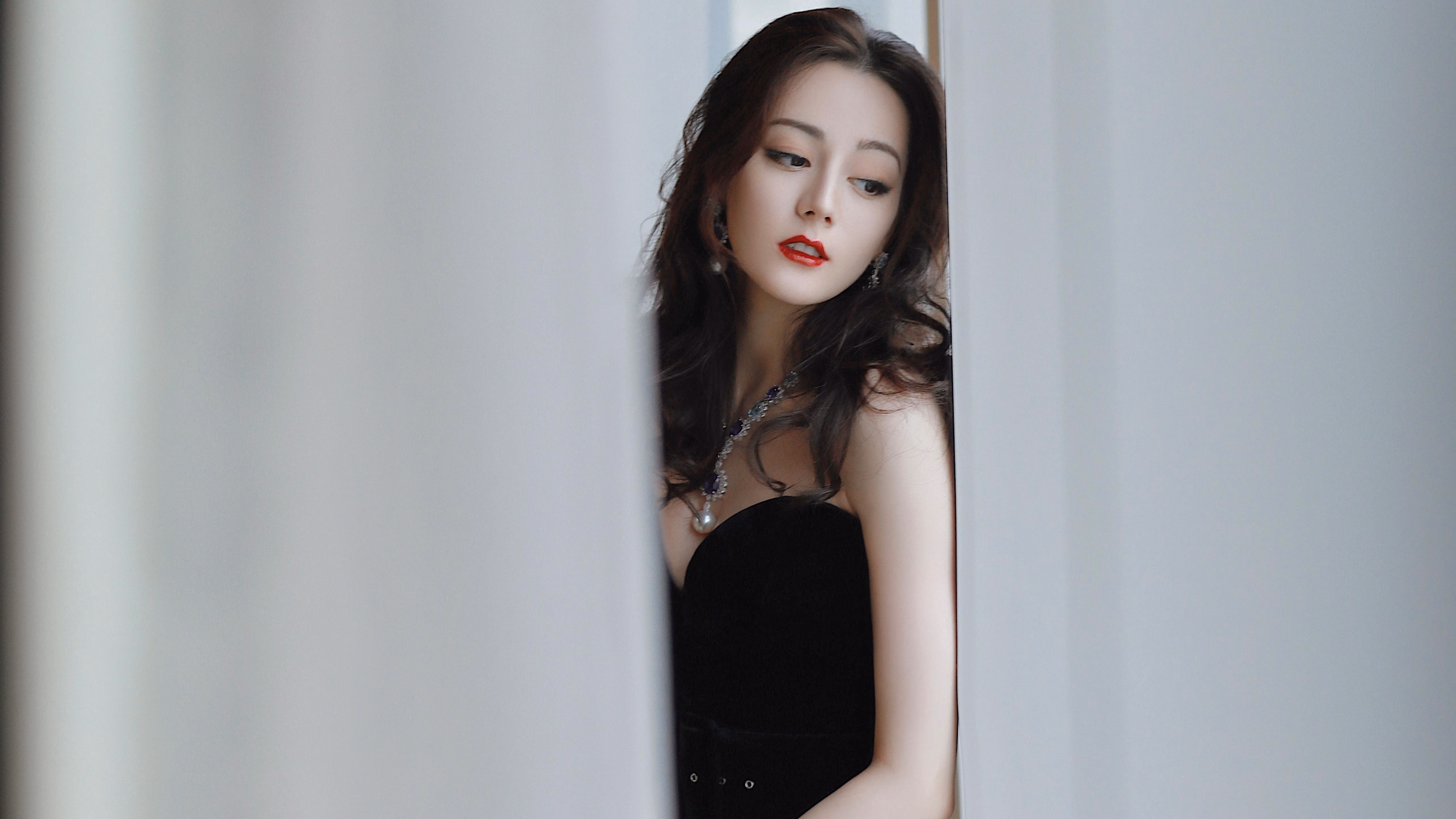 当伊比利亚的华丽遇见格纳布利的烈焰，一场跨越战场的状态启示录